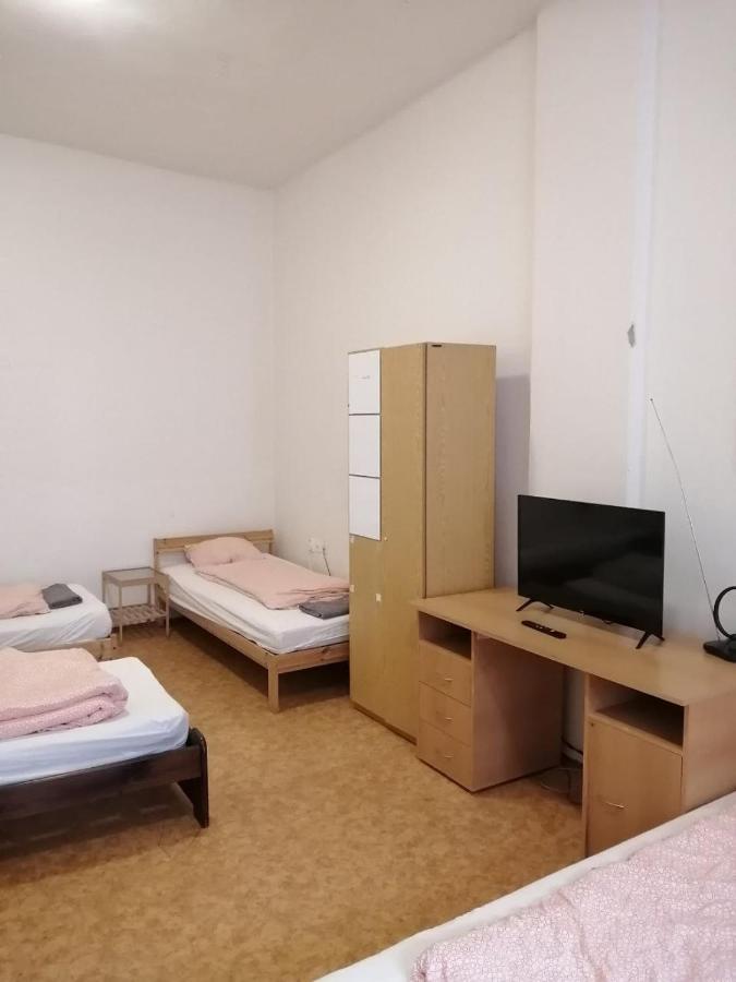 Апартаменты Near Main Railway And Bus Station Брно Экстерьер фото